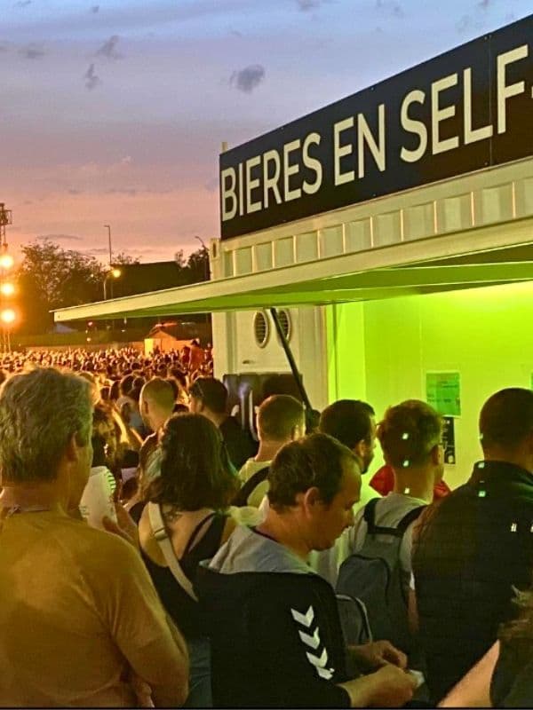 Mur à bières D.Box Lovely Festival