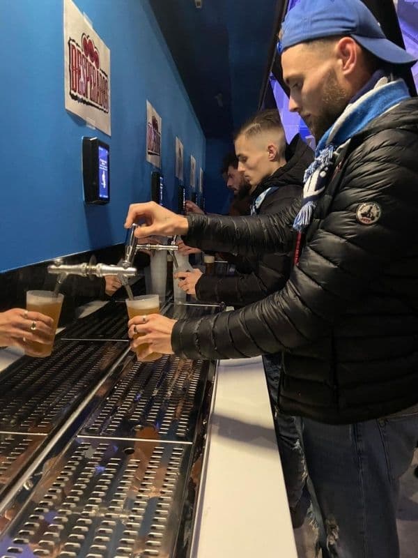 Borne to drink&copy; avec supporters